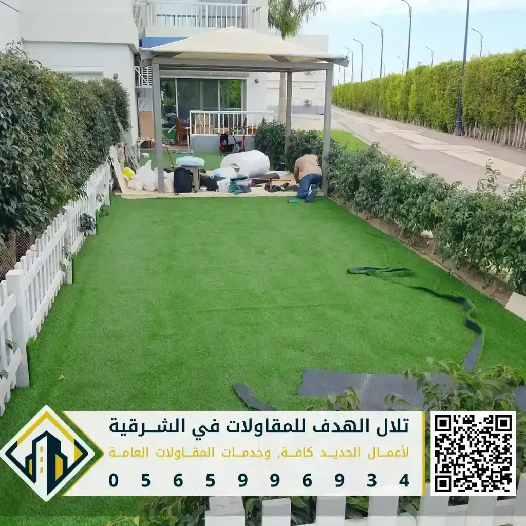قص أشجار الحدائق في الظهران في حي أرامكو السكني